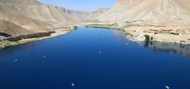 1.Lake_in_Band-e_Amir-min